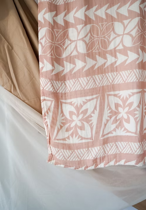 Mālū Layered Muslin Blanket - Peach