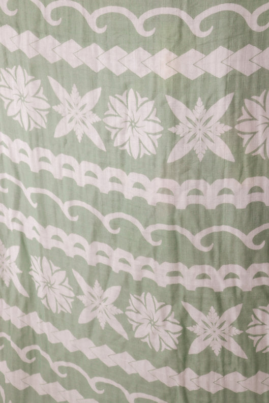 Tiaki Layered Muslin Blanket (Cook Island) - Olive