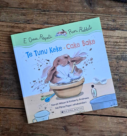 Run, Rabbit: Cake Bake / E Oma, Rapeti: Te Tunu Keke (Bilingual Edition)