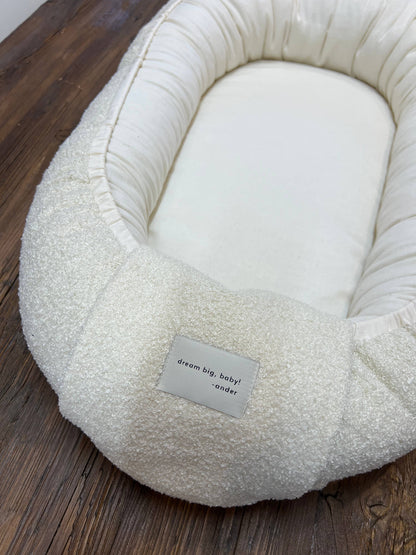 OLIVIER Baby Nest Bed - Teddy fleece