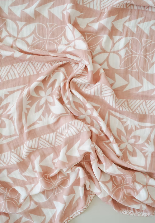 Mālū Layered Muslin Blanket - Peach