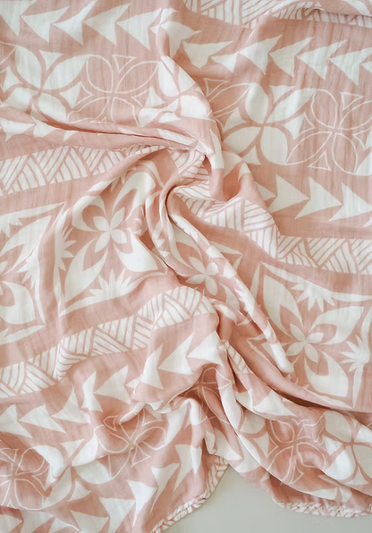 Mālū Layered Muslin Blanket - Peach