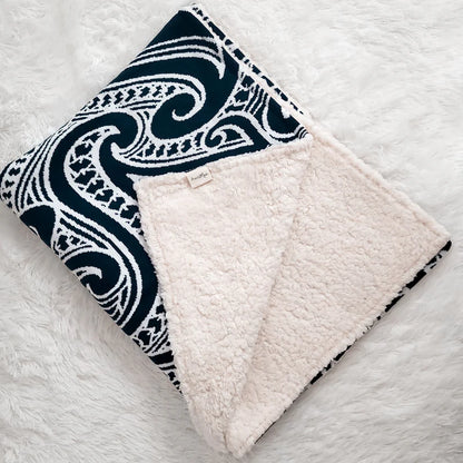 The Wolf Sherpa Blanket - Midnight