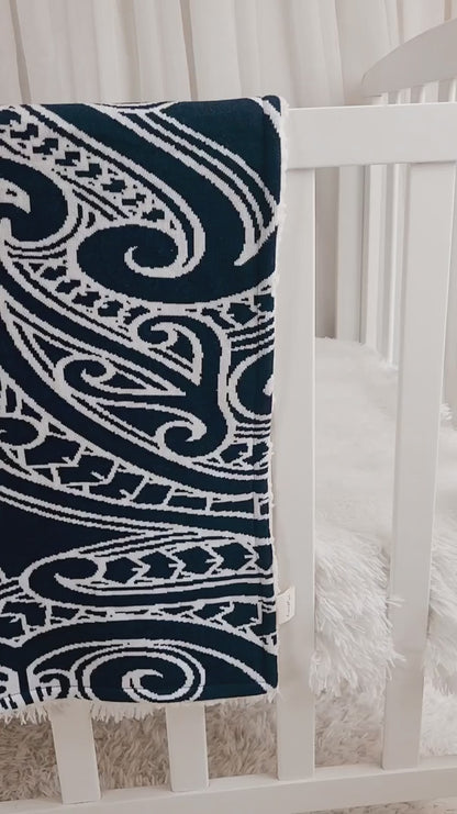 The Wolf Sherpa Blanket - Midnight